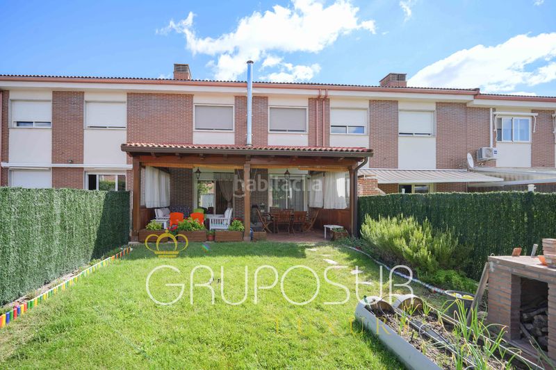 Foto 05a3d5e6-2f59-4bbc-8da5-19bb34183025. Casa adossada amb xemeneia calefacció aparcament a Boecillo