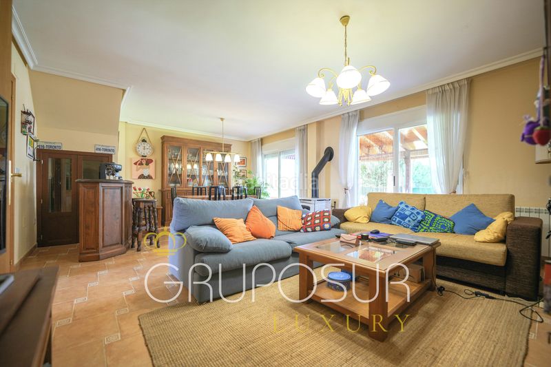 Foto 87411b24-e398-4238-a5fd-eed78055345d. Casa adossada amb xemeneia calefacció aparcament a Boecillo