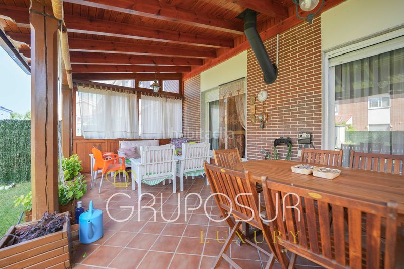 Foto a78a0abd-faf1-44a6-88b6-450b7a353877. Casa adossada amb xemeneia calefacció aparcament a Boecillo