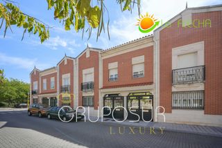 Casa adossada a Plaza v centenario del descubrimiento 11. Fantástico chalet adosado en la flecha, junto al centro comercia