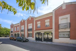Casa adossada a Plaza v centenario del descubrimiento 11