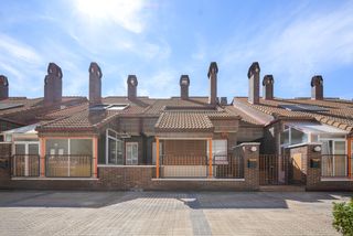 Casa adossada a Calle mariano de los cobos 76
