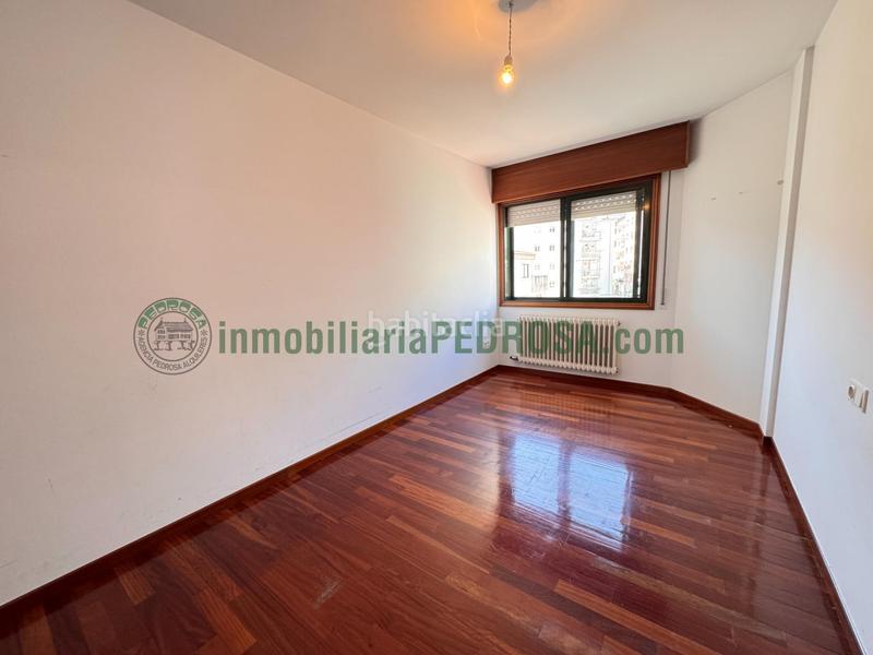 Foto 56685391-54c9-498e-b2eb-0bd6adb6e14d. Pis amb calefacció aparcament a Zona de Plaza de Barcelos Pontevedra