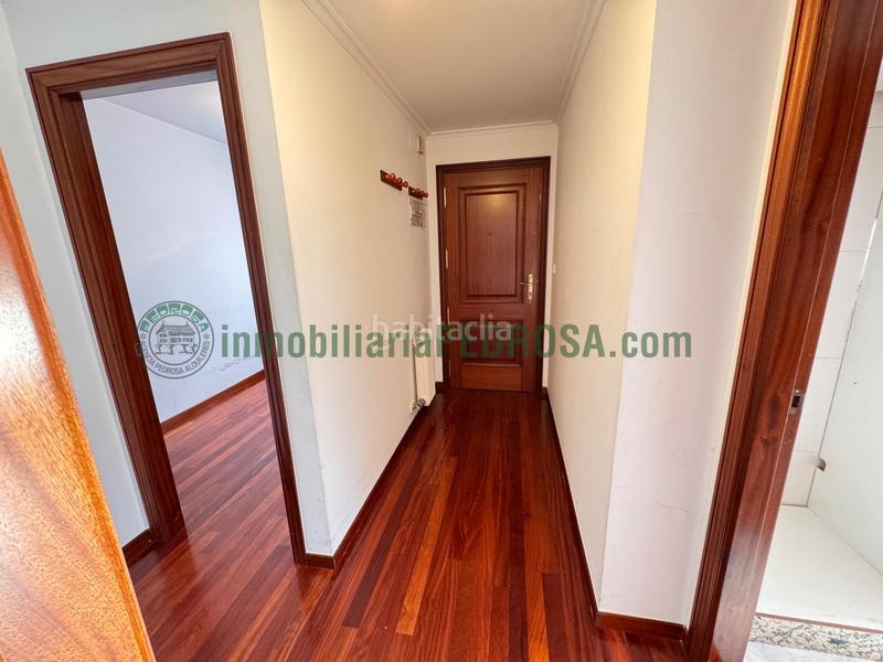 Foto be7247fe-00fa-4053-8f0b-9a2f213929b4. Flat with heating parking in Zona de Plaza de Barcelos Pontevedra