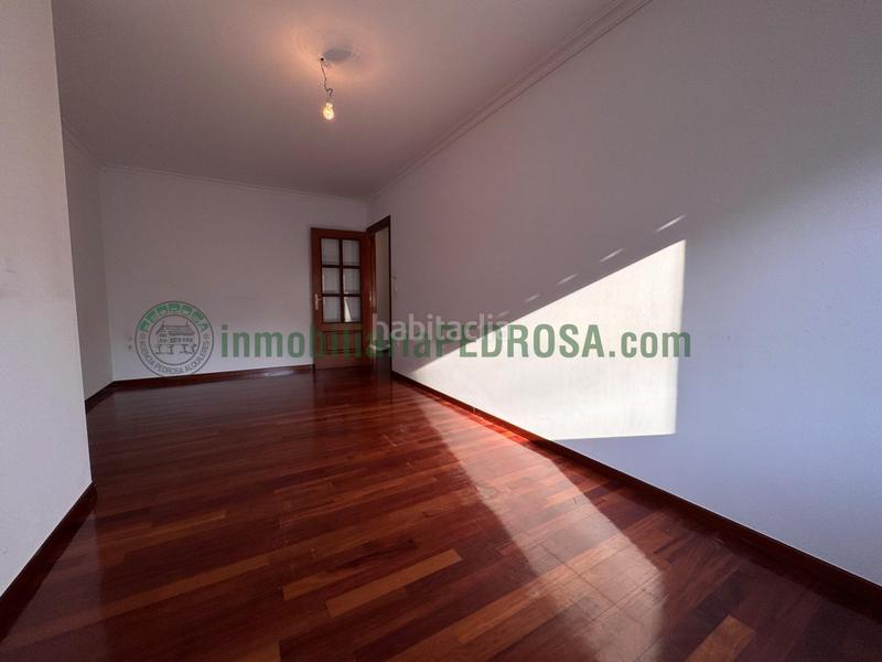 Foto f355e356-ce1f-4985-a2ed-a46e59478f8a. Flat with heating parking in Zona de Plaza de Barcelos Pontevedra