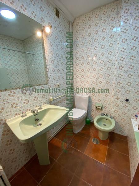 Foto 0a678295-b24f-420a-94d9-7eab23128f37. Alquiler estudio piso ideal para alquiler de estudiantes , zona hospital en Pontevedra