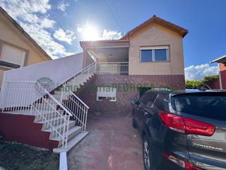 Casa en A Parda. Acogedora casa de dos plantas con huerta en entorno tranquilo