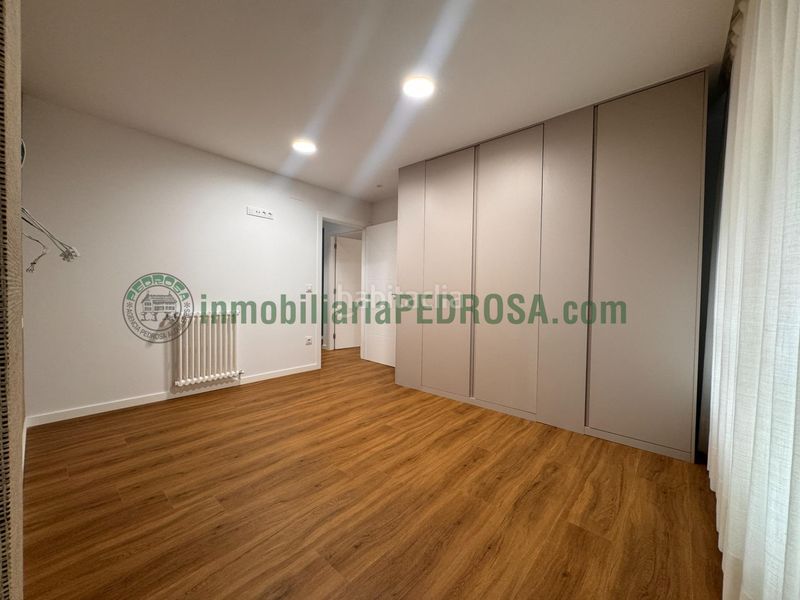 Foto dbbdd5ee-e9b7-4cad-942a-13706906962c. Pis amb calefacció aparcament a Zona de Plaza de Barcelos Pontevedra