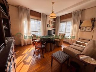 Pis  Sagasta. Amplio y luminoso piso de esquina en el centro con garaje