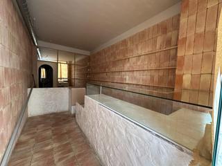 Location Local commercial  Calle xeneral gutierrez mellado. Oportunidad única! local comercial reformado en michelena, ponte