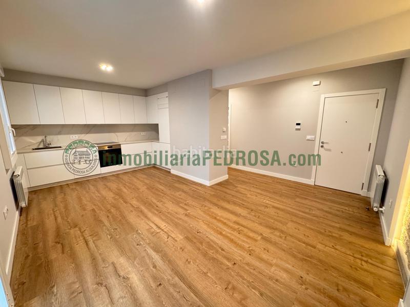 Foto 596e50f8-2254-43b0-969d-cf4e959a3136. Alquiler apartamento moderno apartamento en alquiler en benito corbal, en Pontevedra