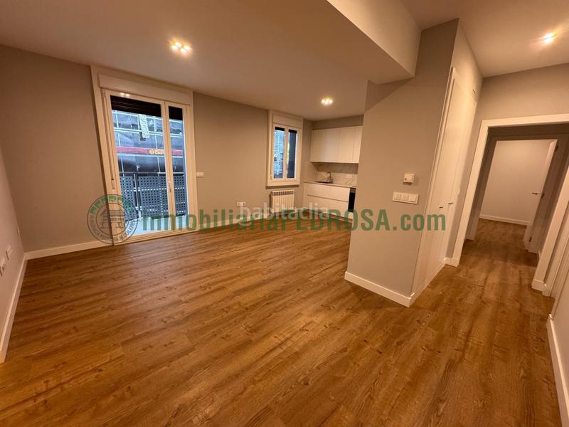 Foto 98bf97ec-c4d0-4989-9cc6-e3e27a720e64. Alquiler apartamento moderno apartamento en alquiler en benito corbal, en Pontevedra