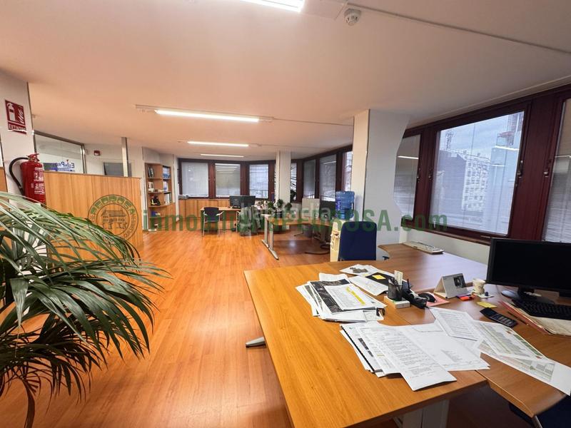 Foto 484d268b-a648-4626-92a3-9ea88d3d73b1. Location bureau avec chauffage dans Centro - Echegaray Pontevedra