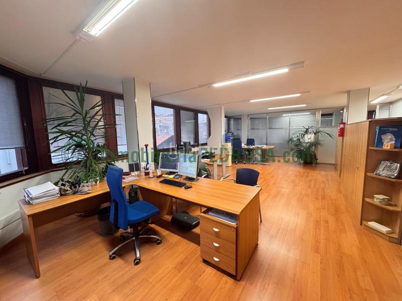 Foto 81c4ed1b-1592-4504-8a50-d61020c0e02d. Miete büro mit heizung in Centro - Echegaray Pontevedra
