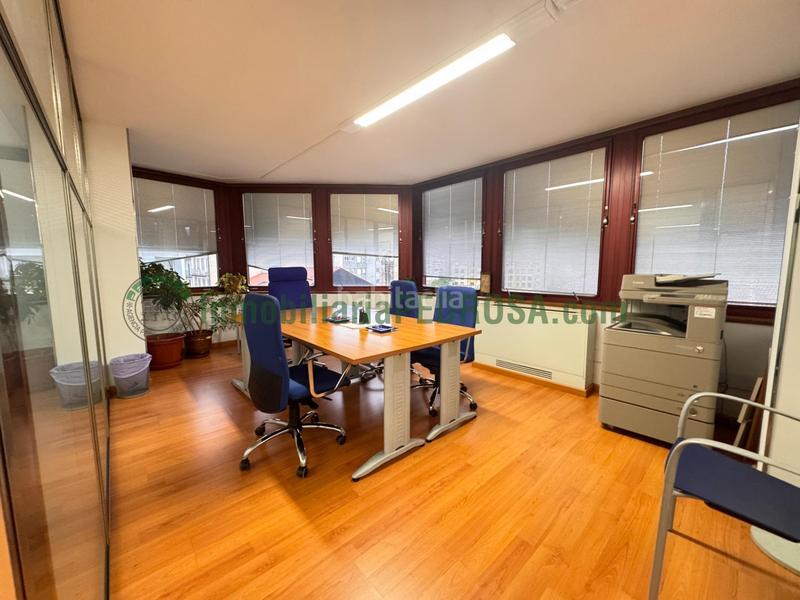 Foto 988620fd-6b49-49b0-8130-d19cfc42589a. Miete büro mit heizung in Centro - Echegaray Pontevedra