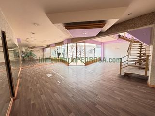 Lloguer Local Comercial a Centro - Echegaray. Amplio bajo en galería de dos plantas  ideal para inversión
