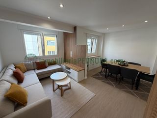 Rent Flat  Barcelona. Amplio y luminoso piso en el corazón de vigo