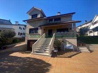 Xalet a Poio. Chalet en a caeira