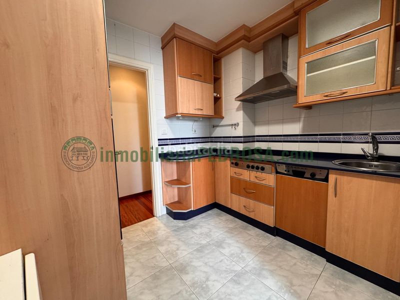 Foto 5deb24b4-346d-4673-b519-1a67b11c218a. Apartament amb calefacció aparcament a Centro - Echegaray Pontevedra