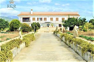 Country house in Zona Periurbana. Espectacular finca rústica con 711 m2 construidos con vistas a l
