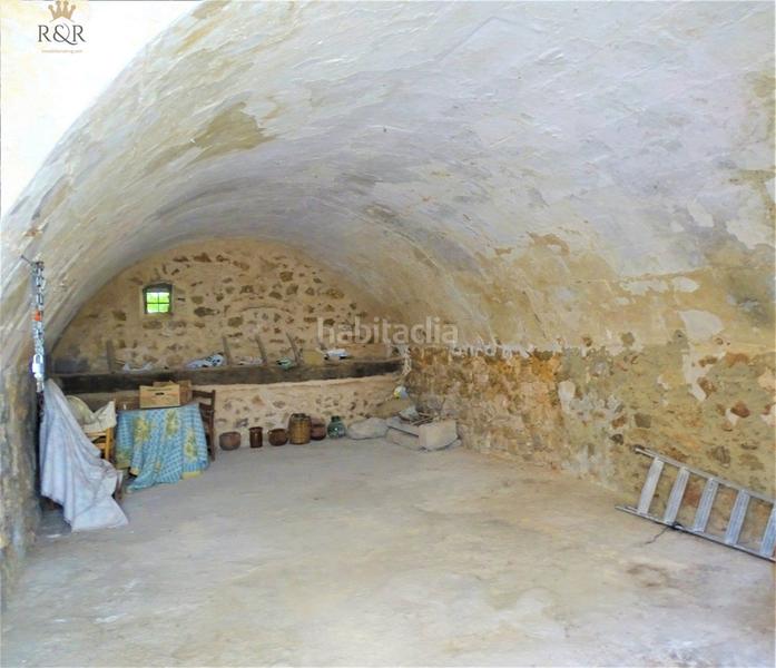 Foto 3dc3b621-bd51-4e61-aaa9-e718a7c74c85. Masía casa de pueblo .395 m2 constr. 80 m2 terraza. garaje en Binissalem