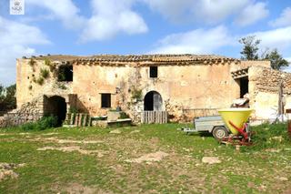 Mas à Llubí. Espectacular finca en llubí con 523 m2 construidos a reformar