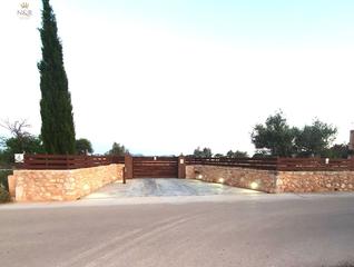 Rent Country house in Binissalem. Casa con parcela rústica de 6.500 m2 en binissalem
