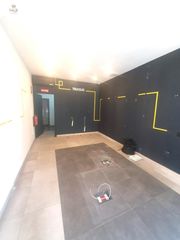 Business premise in La Soledat Sud. Local con posibilidad de cambio de uso a vivienda