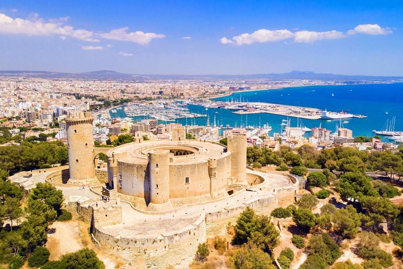 Foto 9d7ee4d5-8975-4bbe-8653-7dee315573a9. Casa adossada amb aparcament a Es Vivero Palma de Mallorca