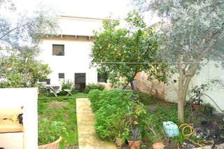 Casa a Binissalem. Casa en binissalem con jardín y garaje con licencia de reforma e