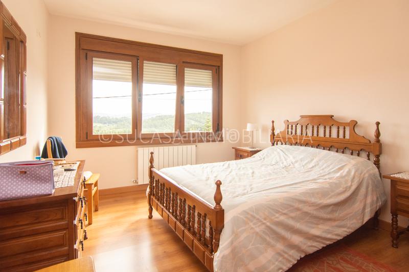 Foto 427a2110-2dd4-42dd-befa-5a3ebd7e8507. Casa con parcheggio in Abegondo