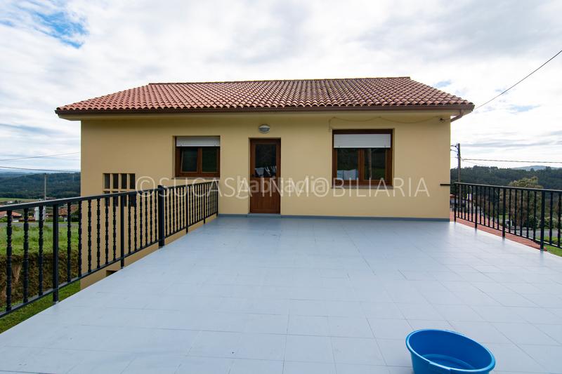 Foto cc0b409c-ab21-4499-9268-ba7f0416cb4f. Casa con parcheggio in Abegondo