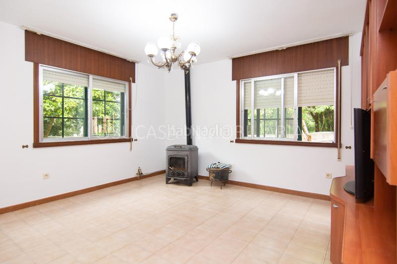 Foto 32151acd-f88d-422c-a0d3-629fdaf2dd98. Casa con camino riscaldamento parcheggio in Abegondo