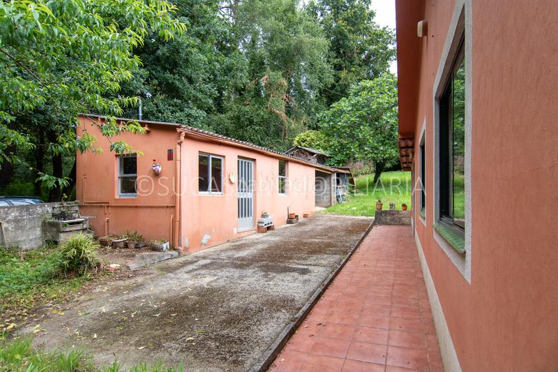 Foto 8b597729-36df-438c-a754-e4d63d43cf2e. Casa con camino riscaldamento parcheggio in Abegondo