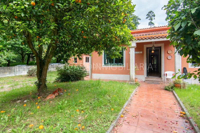 Foto b70d962e-3025-405a-ab38-e79c00dcc30f. Casa con camino riscaldamento parcheggio in Abegondo