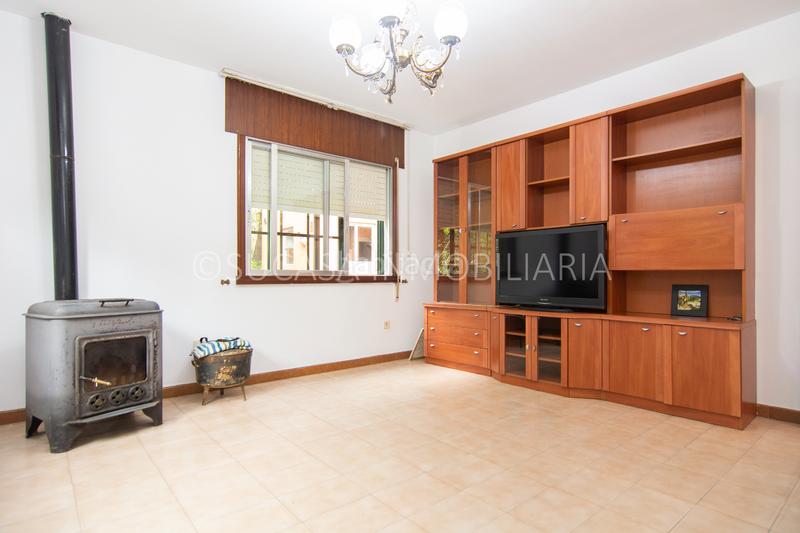 Foto b96d4dc0-f04f-45e5-991e-692615f1d425. Casa con camino riscaldamento parcheggio in Abegondo