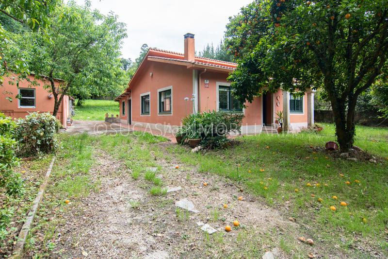 Foto fa712ad6-3d8c-4a93-b80c-fa944dbd64c6. Casa con camino riscaldamento parcheggio in Abegondo