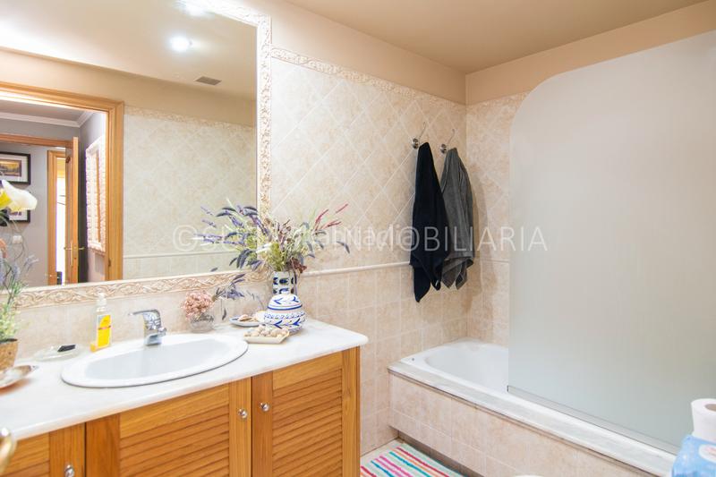 Foto a2292115-ffe0-4529-b100-b43ca55d8d22. Piso en rúa lázaro cárdenas 56 piso de dos dormitorios en venta en los arces. en Coruña (A)