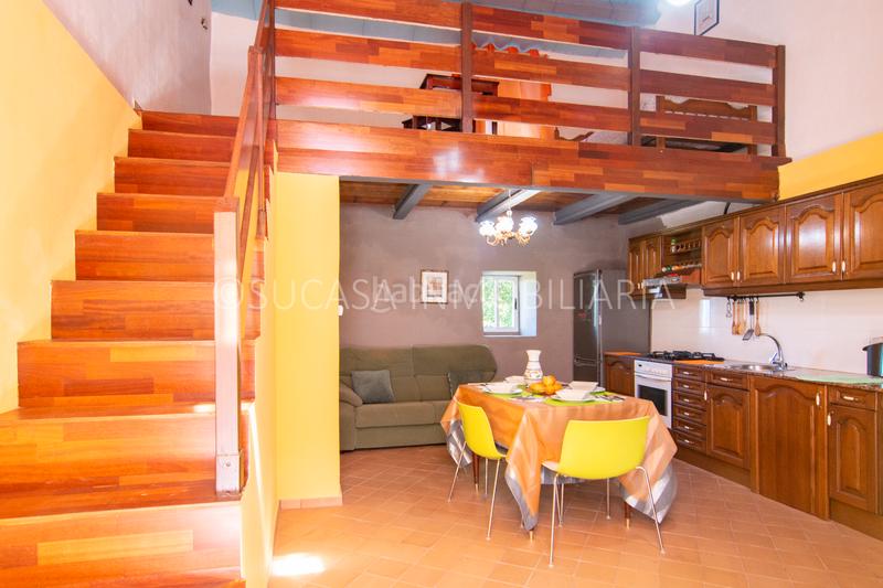 Foto 0a582711-3b32-40e0-a7c9-c550b010ca63. Casa bifamiliare con camino riscaldamento in Carral