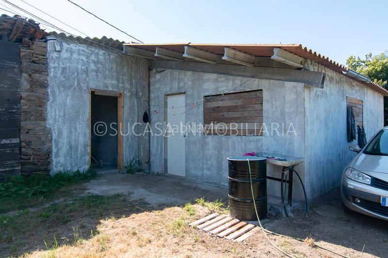 Foto 1f5f7e5f-e4dd-4e2b-8304-33266d38c53f. Casa bifamiliare con camino riscaldamento in Carral