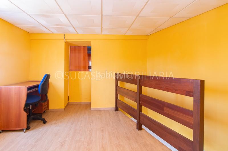 Foto 27f79f78-708c-4eca-b6ae-45b89d39a8cd. Casa bifamiliare con camino riscaldamento in Carral