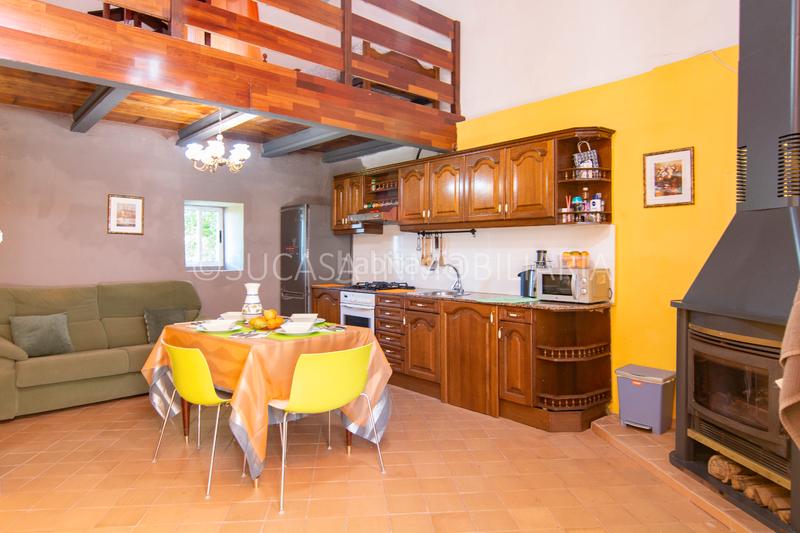 Foto 6bc8605b-6154-4b2d-800d-bdc5c98a22bf. Casa bifamiliare con camino riscaldamento in Carral