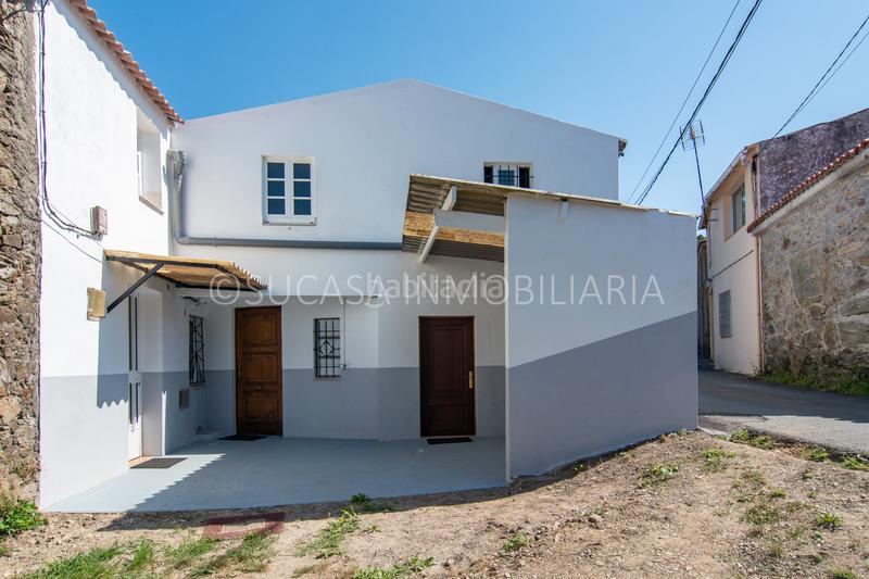 Foto b5b4ba2f-6958-4308-984c-95848c9103ff. Casa bifamiliare con camino riscaldamento in Carral