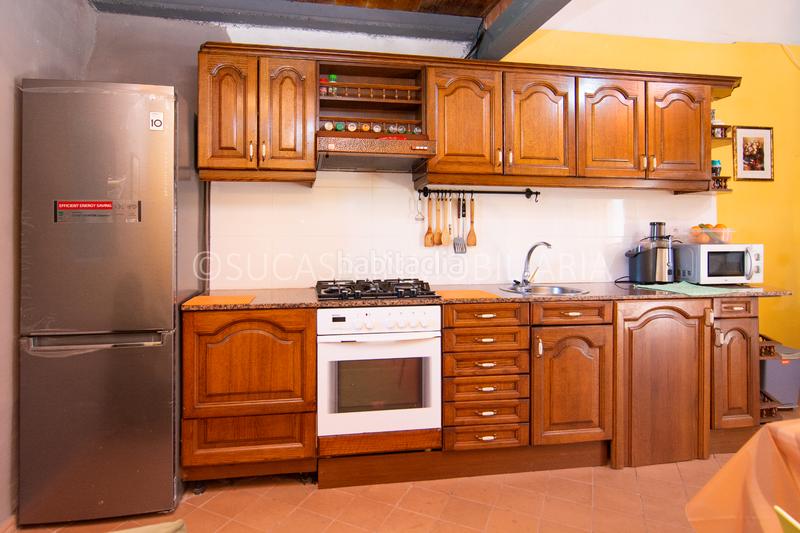 Foto bae92e32-a696-4775-80b5-20480372dc94. Casa bifamiliare con camino riscaldamento in Carral