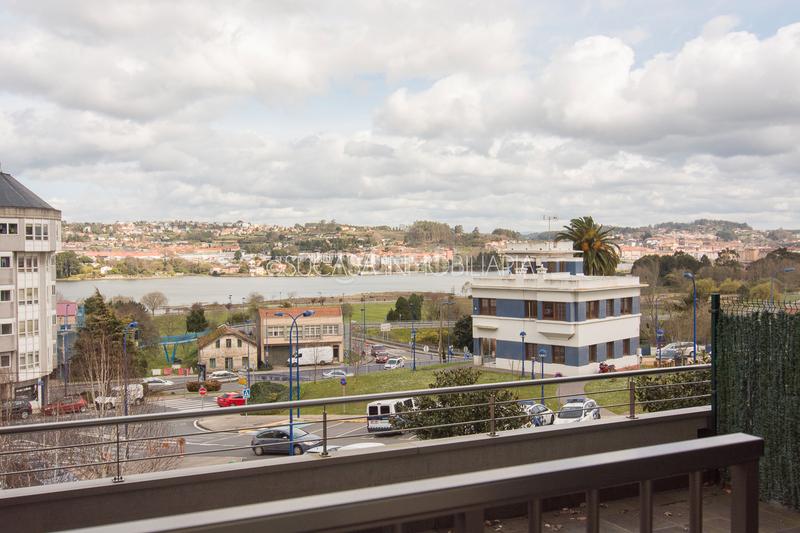 Foto ec3cf0a4-019e-4062-9ed9-bdee8e0a6f2c. Piso  con terraza y vistas panorámicas en Portádego - Vilaboa Norte Culleredo