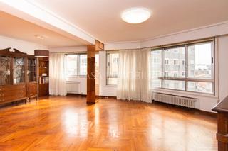 Piso  Avenida da concordia 81. Amplio piso de 3 dormitorios con orientación sur