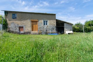 Chalet  Aquelabanda. Casa para rehabilitar con finca al lado del camino inglés.
