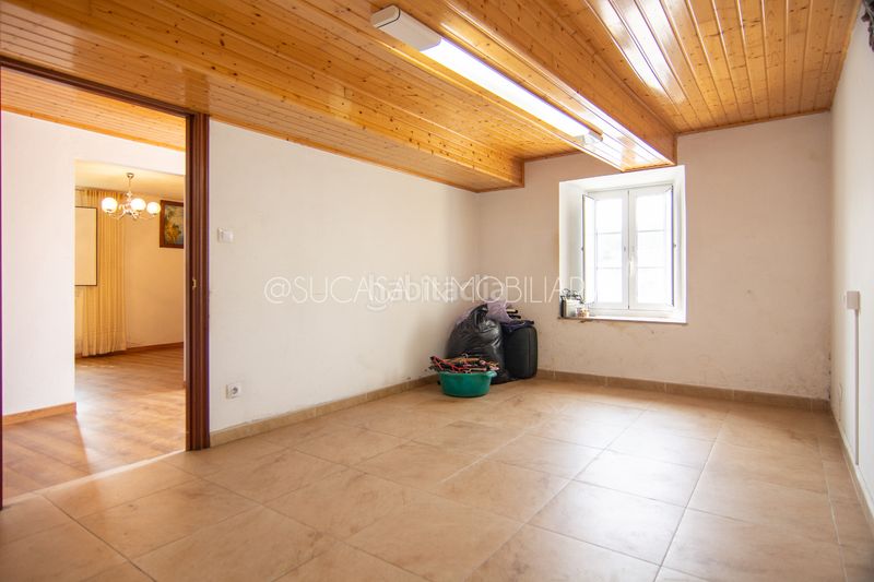 Foto c8f537b7-4289-4aa7-a377-43a1e97471e1. Xalet amb xemeneia a Abegondo