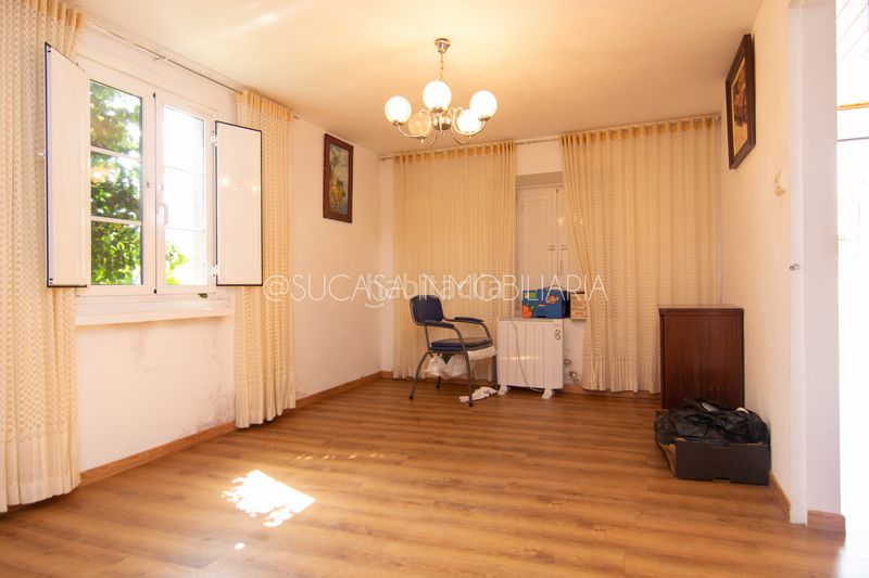 Foto df74837d-97ad-460c-8275-dea848038d8d. Xalet amb xemeneia a Abegondo