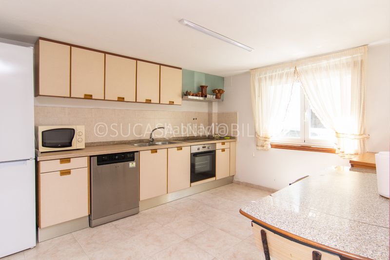 Foto 3ee6f646-bd33-4c0b-9417-e5d6e5cfe04a. Edificio in Vilaboa Sur Culleredo